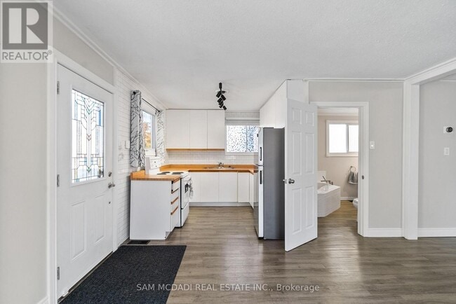 Photo du bâtiment - 1805 River Rd W