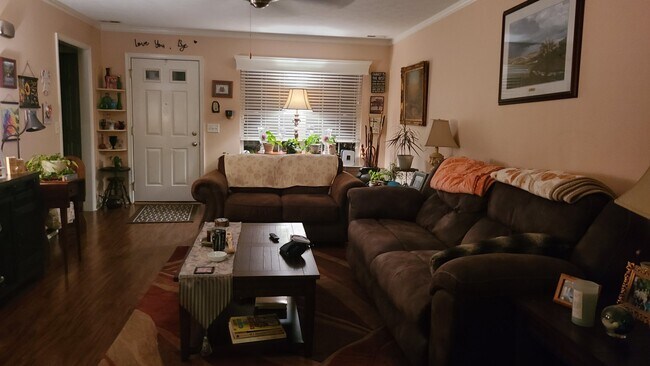 Building Photo - 378 Hickory Grove Cir