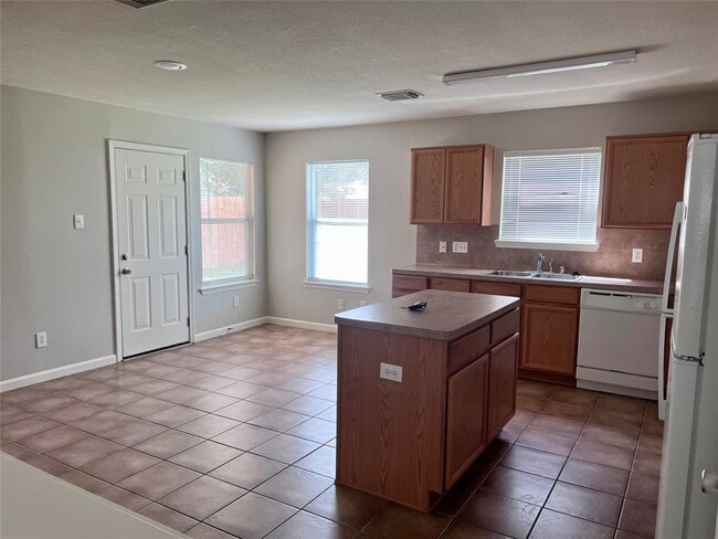 Building Photo - 4106 Dogwood Hill St