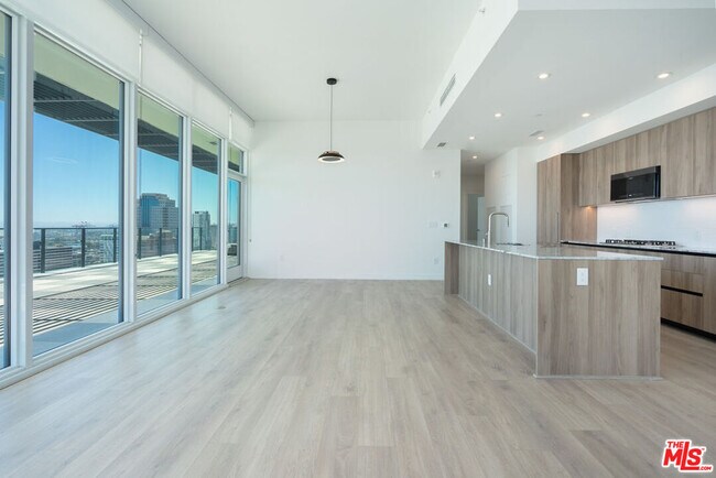 Foto del edificio - 333 E Broadway