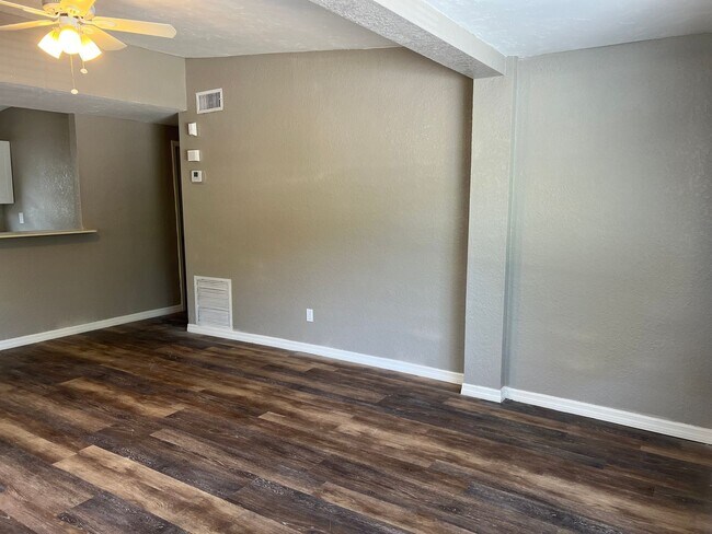 Foto del edificio - 3/1 House & attached Efficiency with kitch...