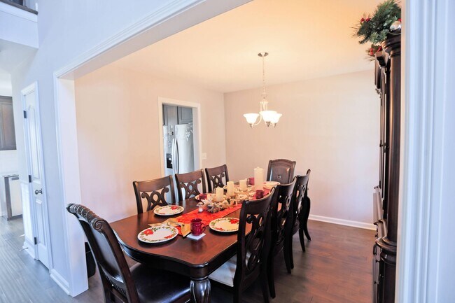 Building Photo - Beautiful Clarksville Rental