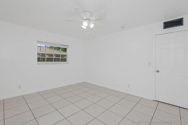 Foto del edificio - 8830 W Sample Rd