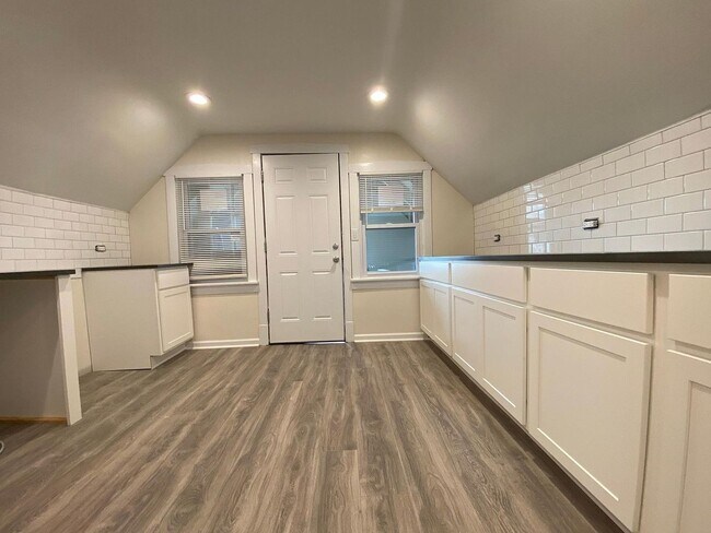 Foto del edificio - 3657 W Oakdale Ave
