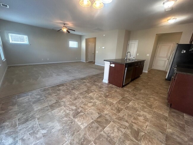 Building Photo - 224 Jerri Ln