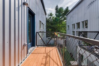 Building Photo - 1637 Tuam St