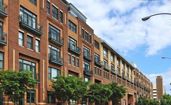 Foto del edificio - 444 S Blount St