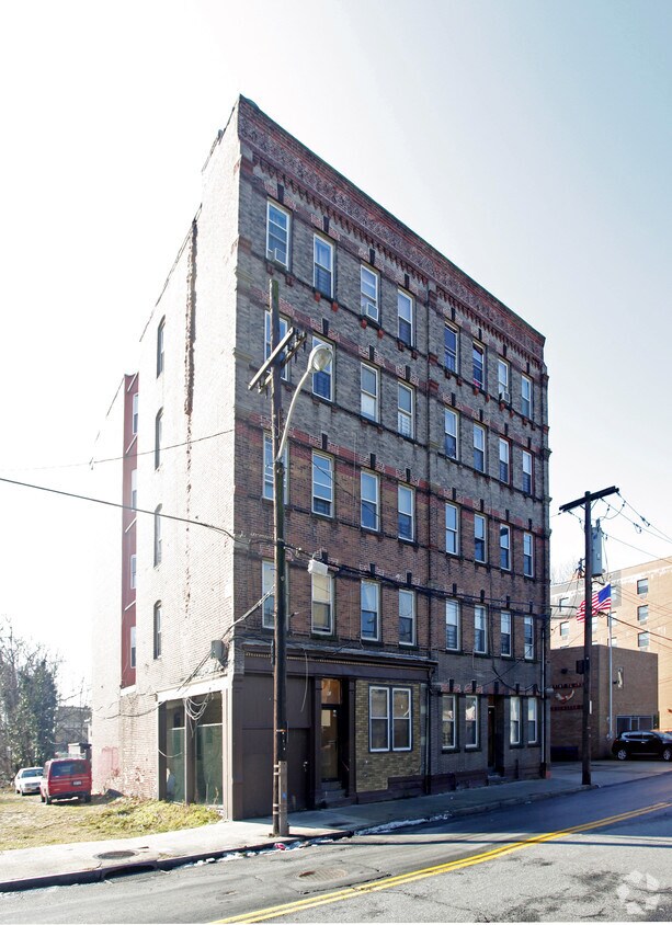 Primary Photo - 90-92 Vark St