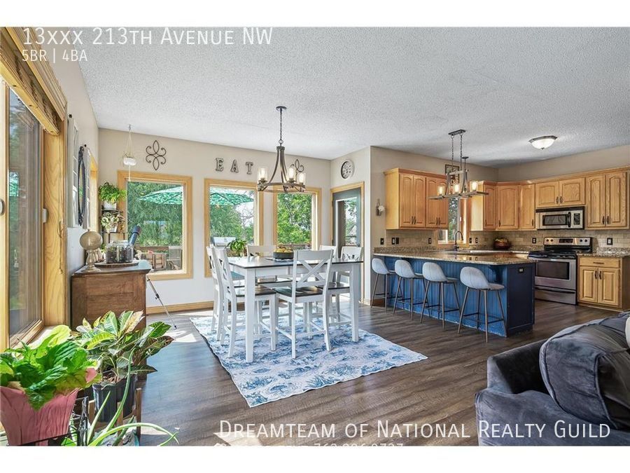 Primary Photo - Charming Pet Friendly 5-Bedroom House in E...