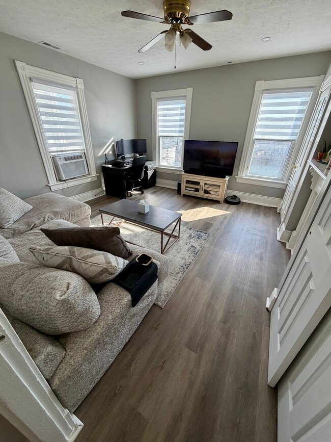 Photo - Eastern House