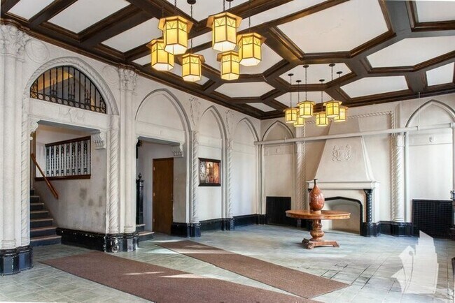 Building Photo - 505 W Belmont Ave