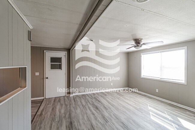 Building Photo - 500 Vienna Cir