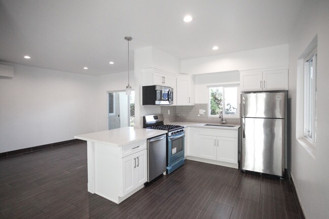 Building Photo - 401 Brooks Ave