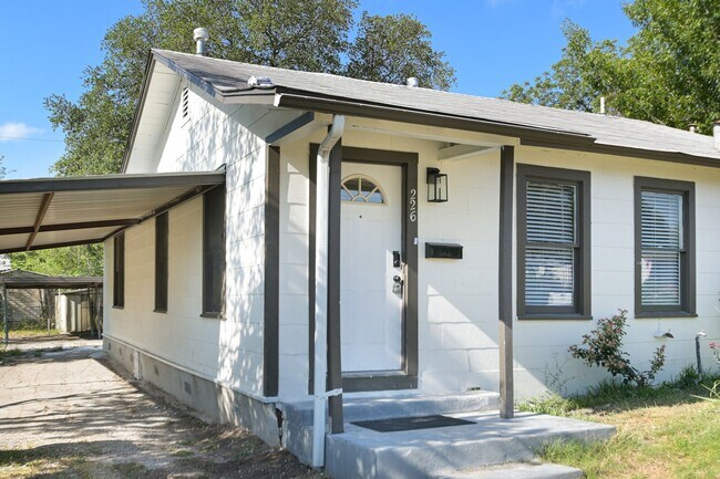 Foto del edificio - UPDATED WILLOW PARK 3-BEDROOM