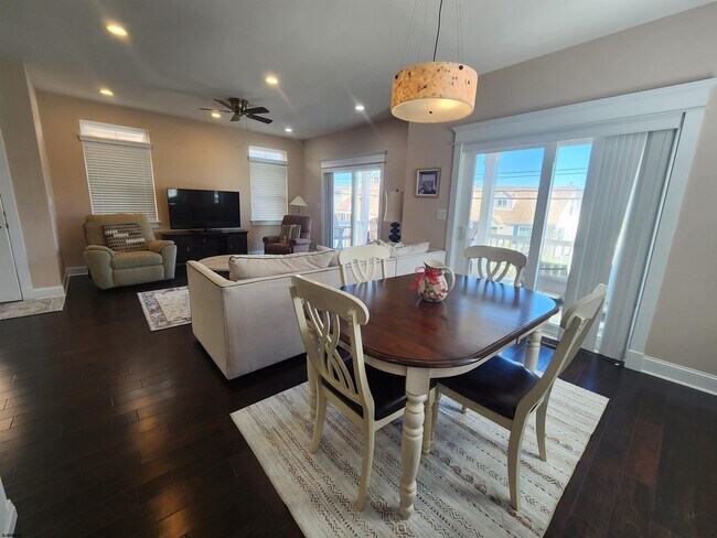 Building Photo - 16 N Decatur Ave