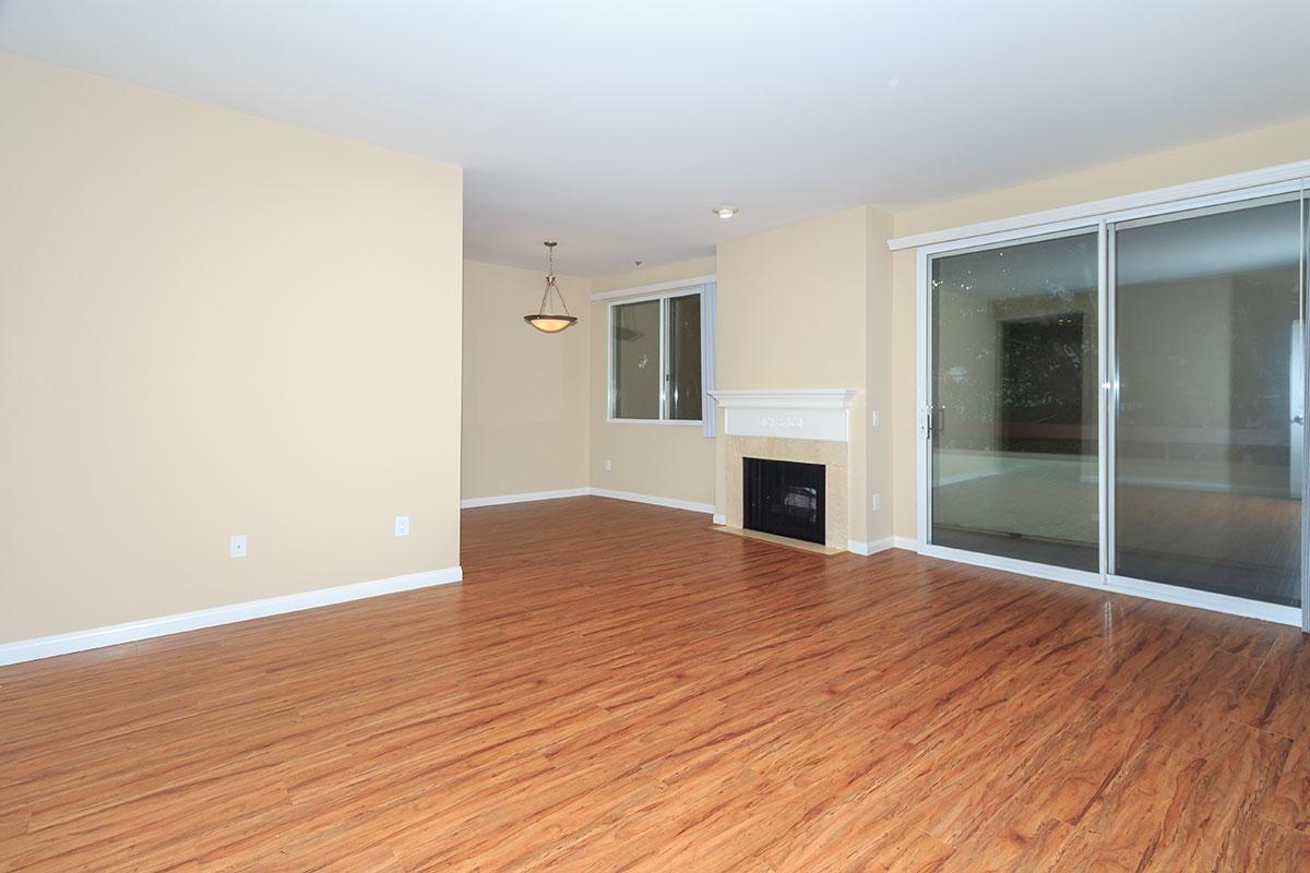 Foto del edificio - 10231 Riverside Dr