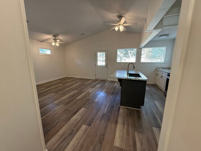 Building Photo - 1720 Aztec St