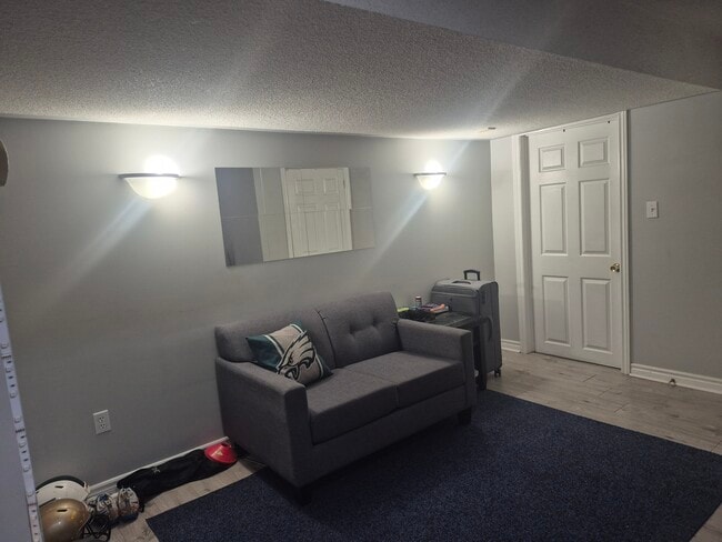 Building Photo - 789 Fable Cres