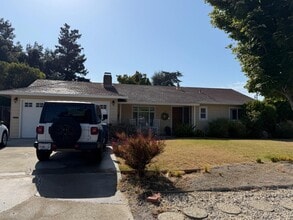 Building Photo - 1361 La Bella Ave