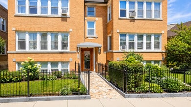 Building Photo - 4646 W Addison St
