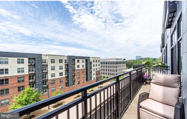 Building Photo - 145 Riverhaven Dr
