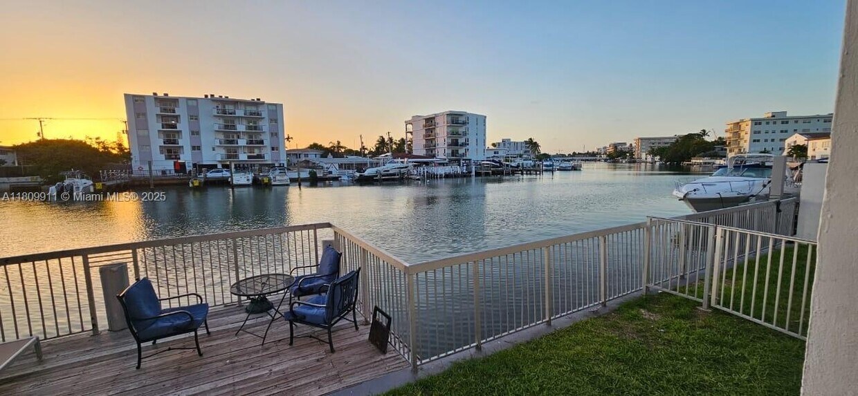 Foto principal - 8080 Tatum Waterway Dr
