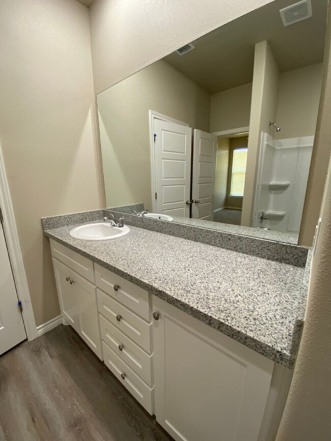 Building Photo - 3/2/2 in Frenship ISD!