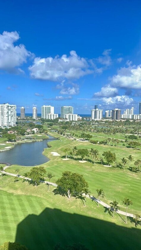 Foto principal - 20335 W Country Club Dr