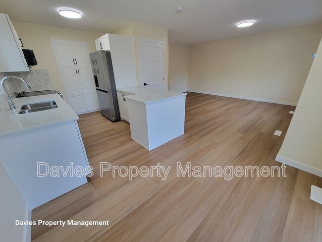 Building Photo - 2018 Garnett Way NW