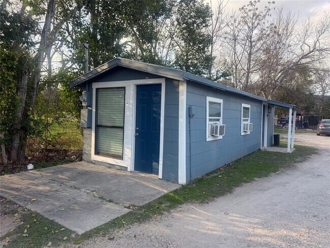 Foto del edificio - 2113 River Rd