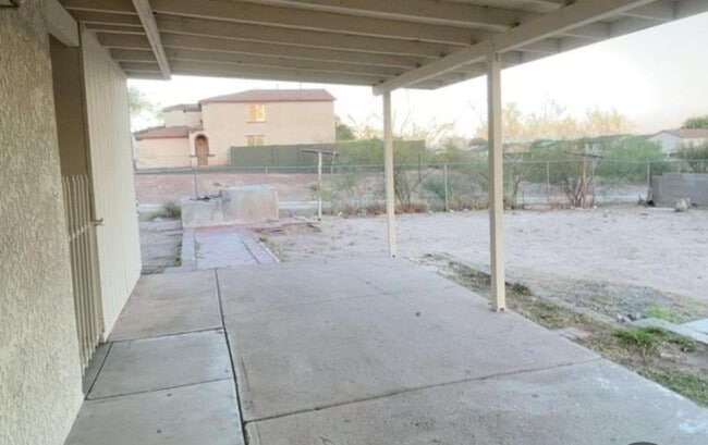 Building Photo - 1601 W San Ricardo Blvd