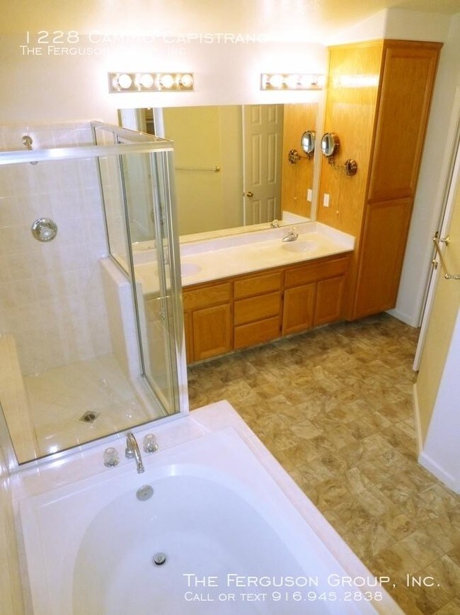 Building Photo - 5 bedroom in Roseville CA 95747