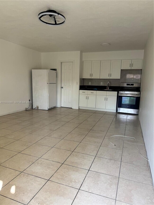 Foto del edificio - 717 NE 1st St