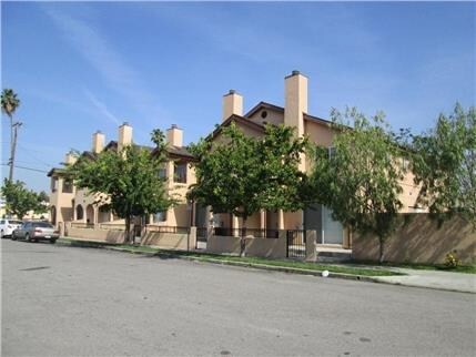 Building Photo - 445 W 70th St