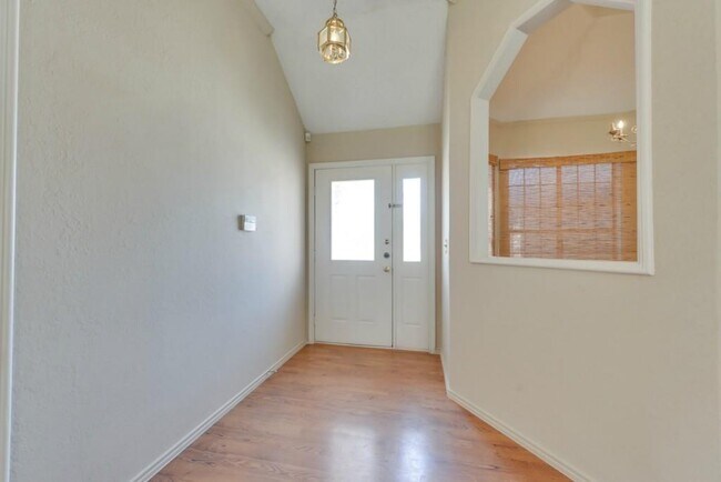 Building Photo - 5422 Peninsula Way