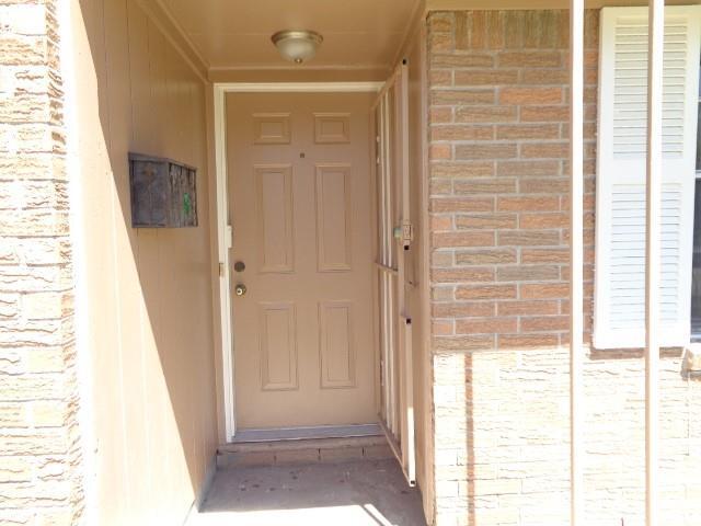 Building Photo - 4002 Cloverbrook Dr