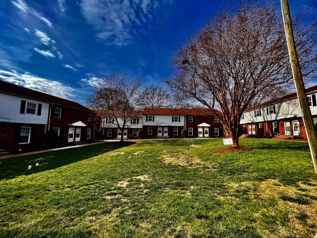 Building Photo - Elmhurst at Sedgefield