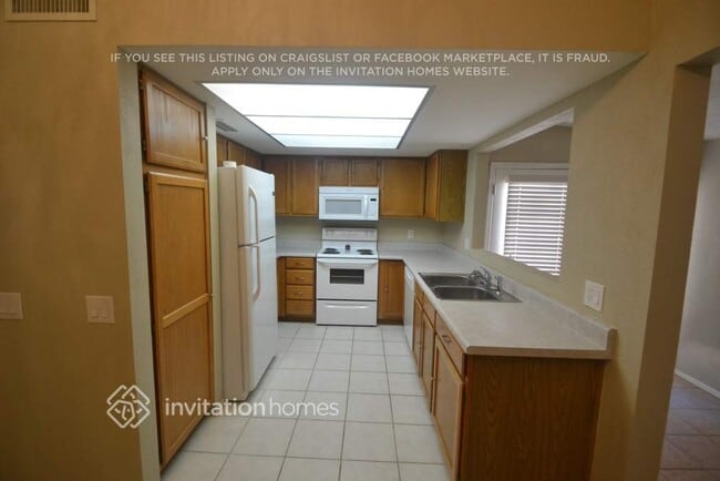 Building Photo - 6839 W Gardenia Ave