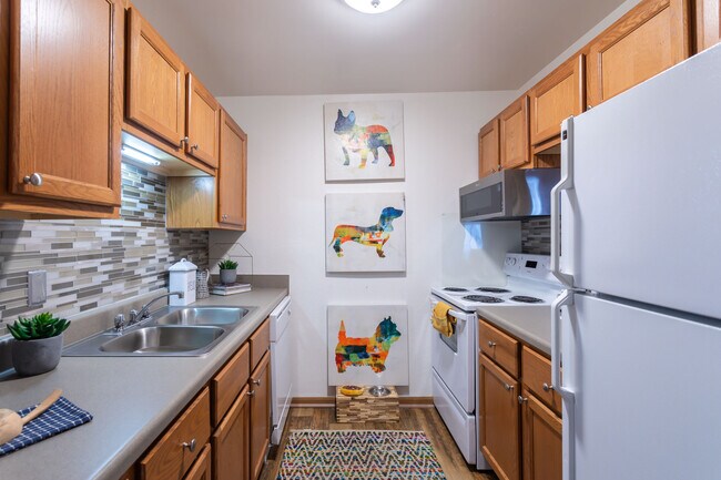 Building Photo - Jackson Grove Apartment Homes