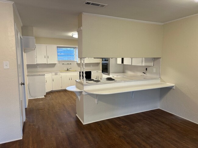 Building Photo - 3/2/2 Fenced Yard LISD Pet Friendly
