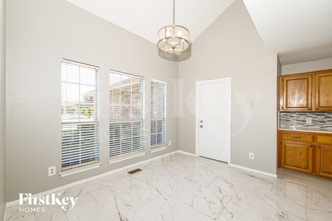 Foto del edificio - 1912 Dena Dr