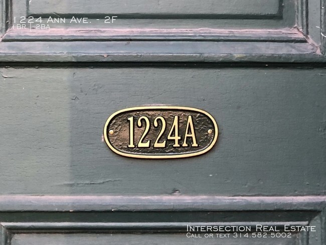 Building Photo - Stunning, Two-Level Soulard Apartment