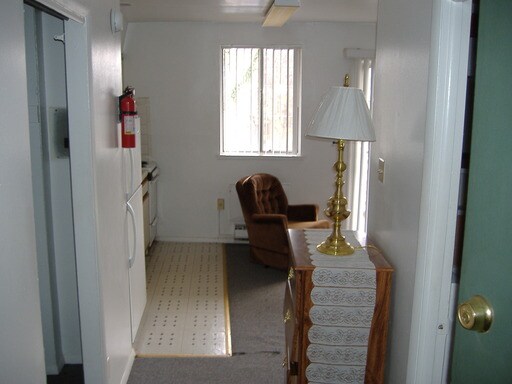Primary Photo - 401 W Walnut Ln