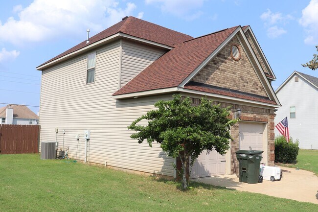 Building Photo - Fantastic Home