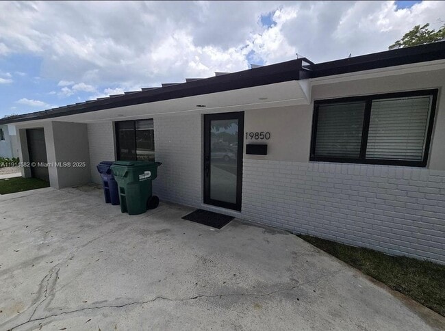 Building Photo - 19850 Franjo Rd