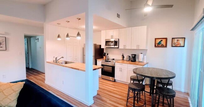 Foto del edificio - 12820 Copper Cliff Ave