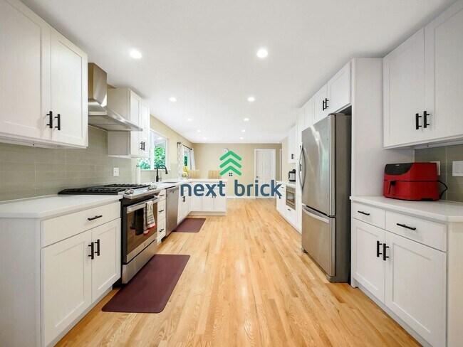Foto del edificio - 3 bed + den and 3 Baths Private Single-fam...