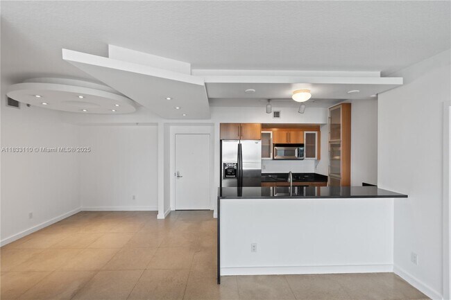 Building Photo - 325 S Biscayne Blvd