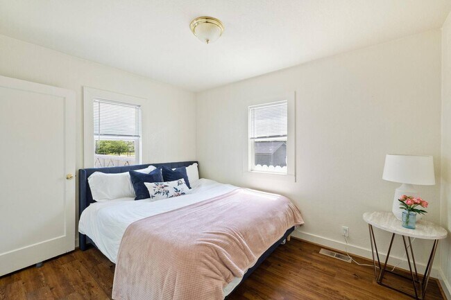 Building Photo - 1202 C St