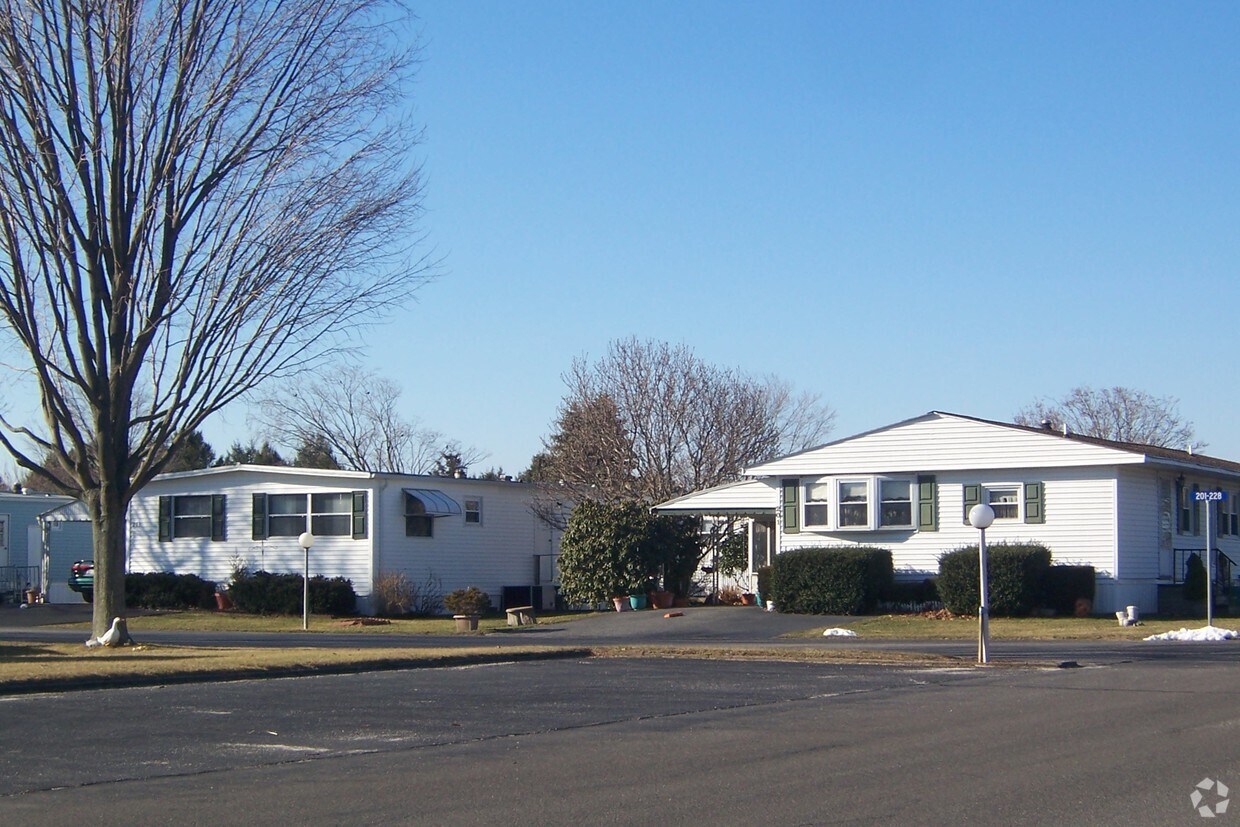 Building Photo - Calverton Meadows